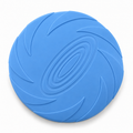 Frisbee souple pour chien bleu sur fond blanc