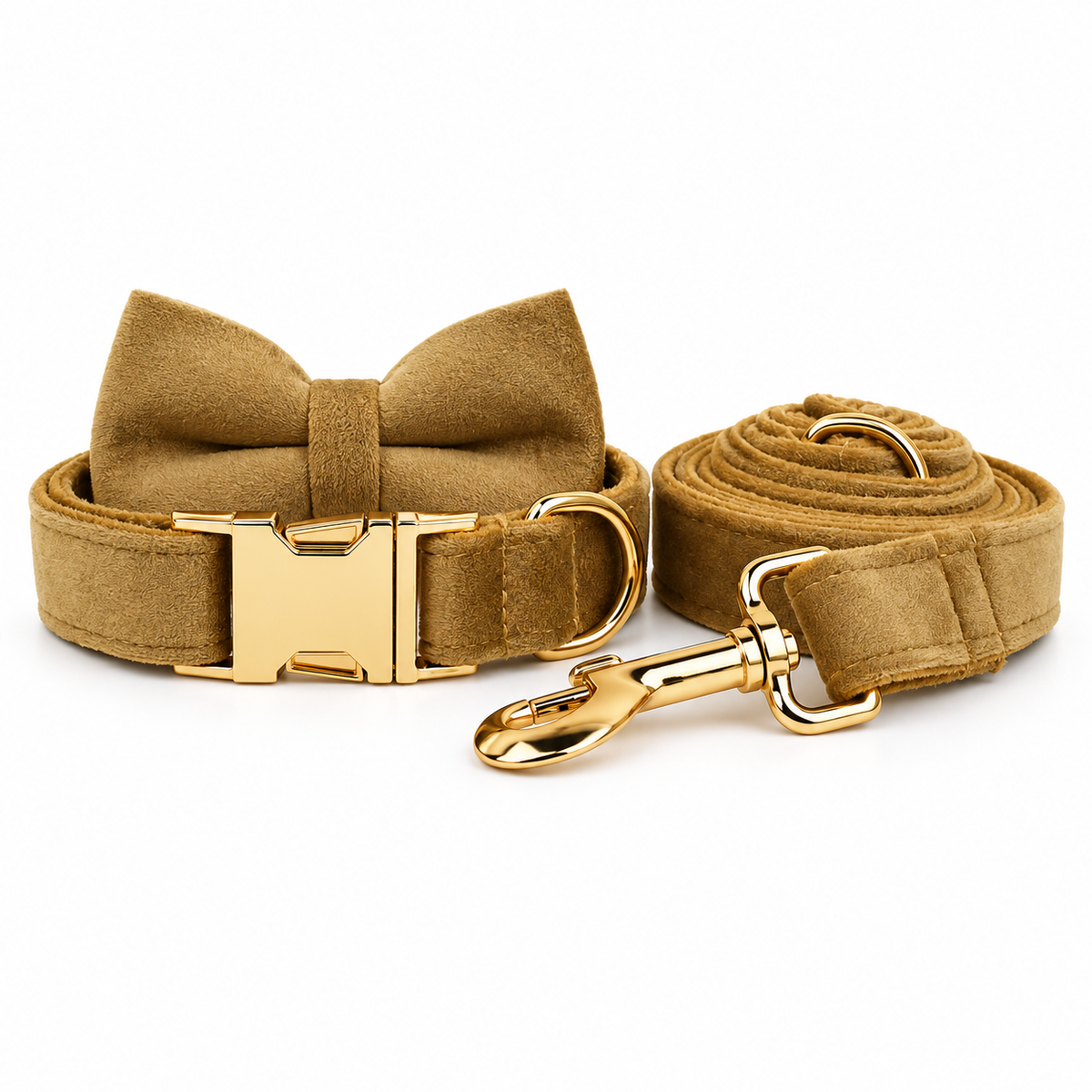 Ensemble laisse et collier avec nœud pour chien moutarde, finitions dorées, sur fond blanc